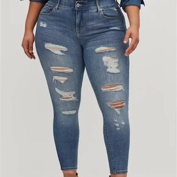 Torrid Women's Bombshell Skinny Blue Jeans- Size 24T - Picture 1 of 15